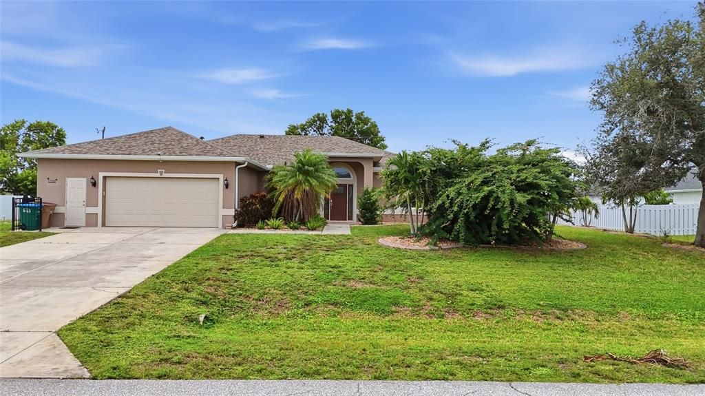 For Sale: $469,999 (3 beds, 2 baths, 1921 Square Feet)