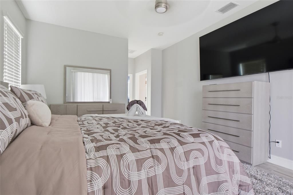 For Sale: $469,999 (3 beds, 2 baths, 1921 Square Feet)