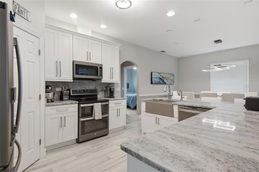 For Sale: $469,999 (3 beds, 2 baths, 1921 Square Feet)