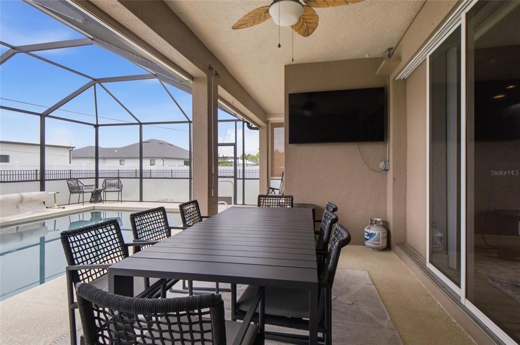 For Sale: $469,999 (3 beds, 2 baths, 1921 Square Feet)