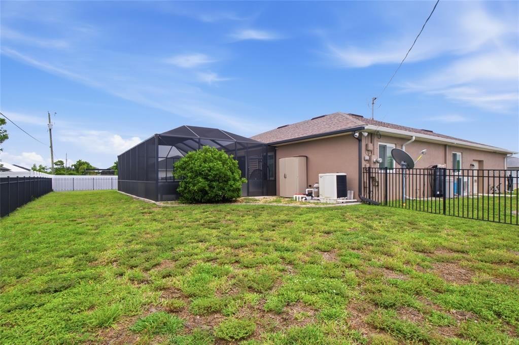 For Sale: $469,999 (3 beds, 2 baths, 1921 Square Feet)