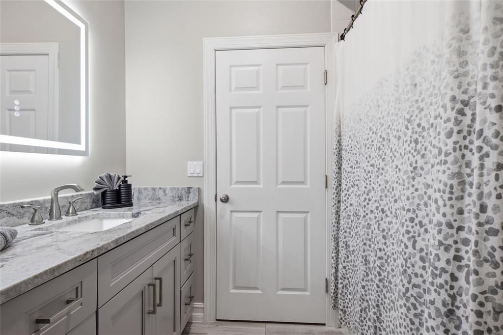 For Sale: $469,999 (3 beds, 2 baths, 1921 Square Feet)