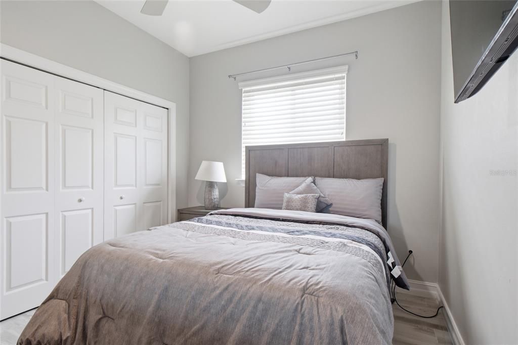 For Sale: $469,999 (3 beds, 2 baths, 1921 Square Feet)