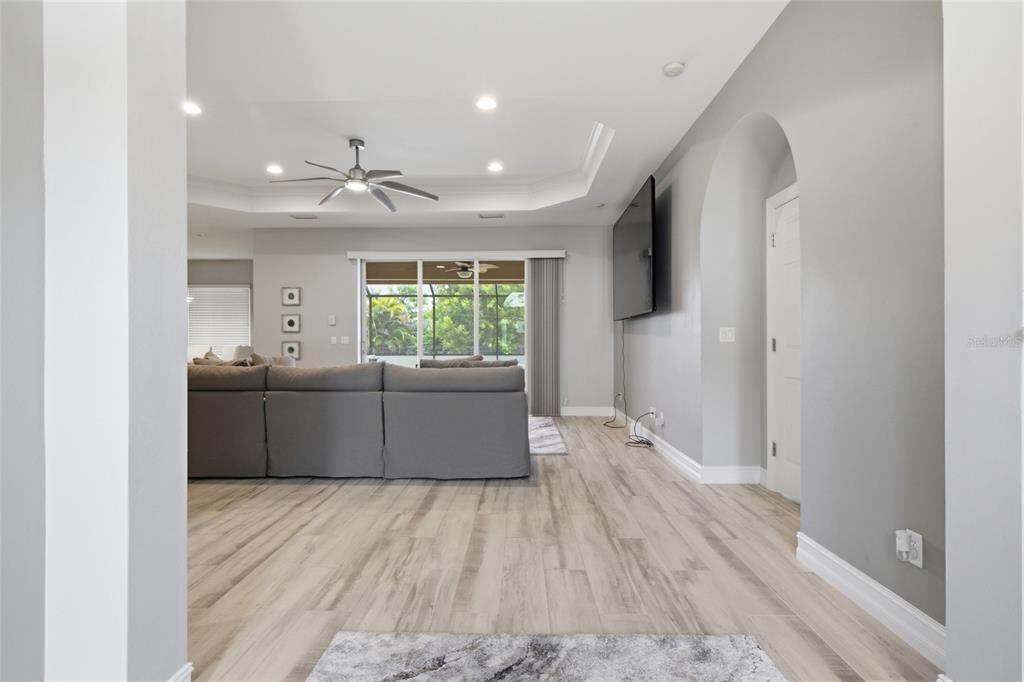 For Sale: $469,999 (3 beds, 2 baths, 1921 Square Feet)