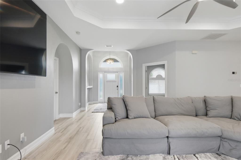 For Sale: $469,999 (3 beds, 2 baths, 1921 Square Feet)