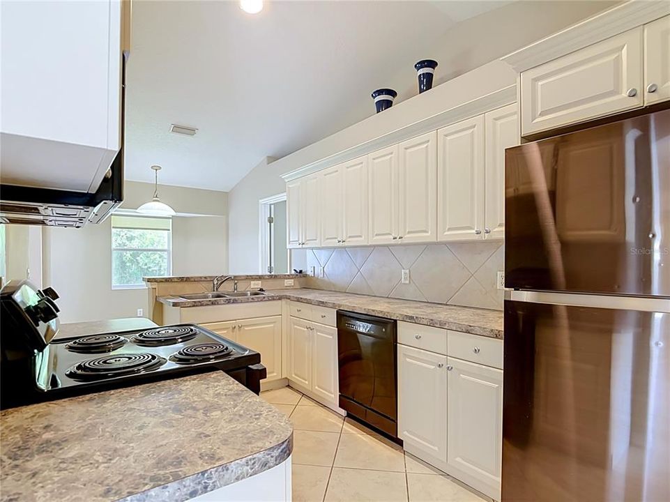 For Sale: $265,000 (3 beds, 2 baths, 1442 Square Feet)