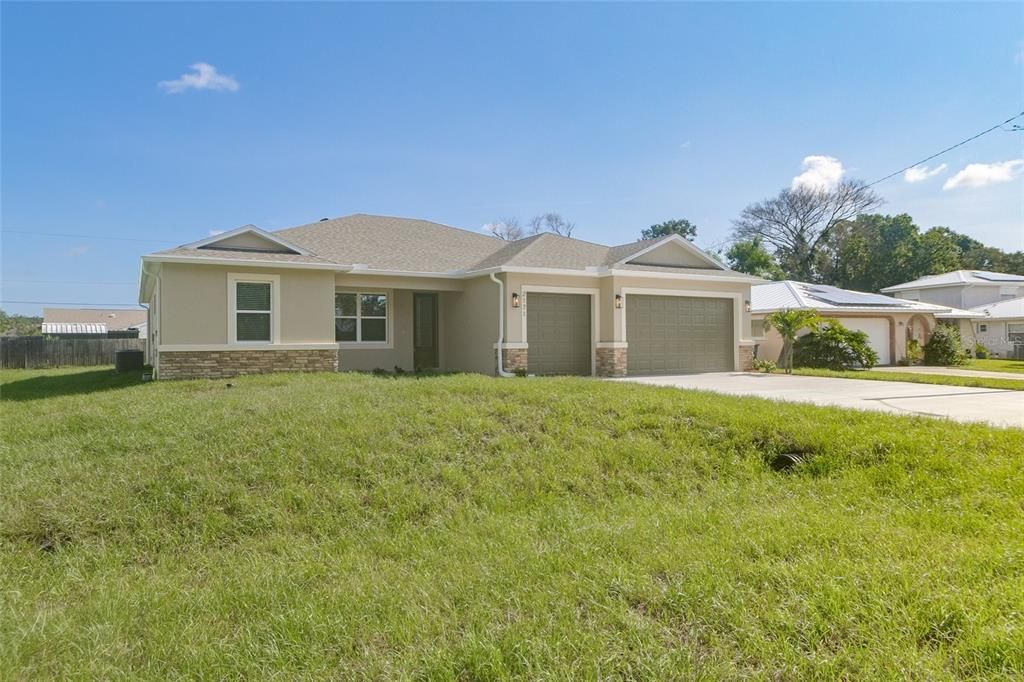 For Sale: $388,500 (3 beds, 2 baths, 1964 Square Feet)