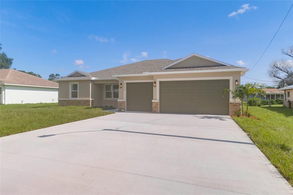 For Sale: $388,500 (3 beds, 2 baths, 1964 Square Feet)