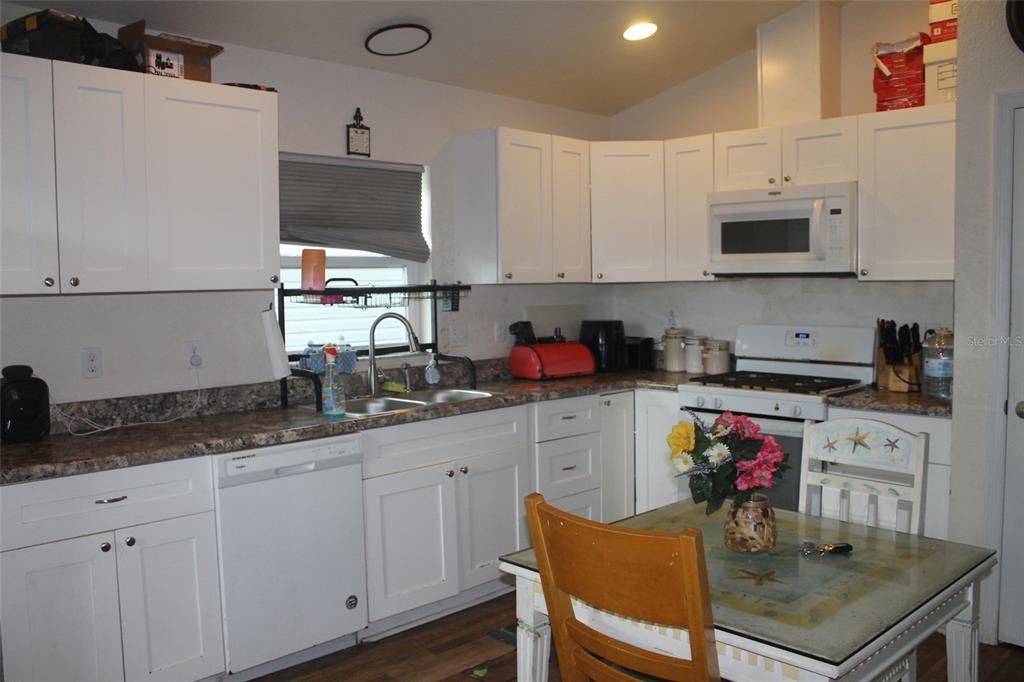For Sale: $175,000 (3 beds, 2 baths, 1000 Square Feet)