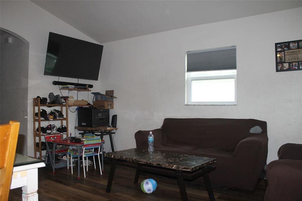 For Sale: $175,000 (3 beds, 2 baths, 1000 Square Feet)