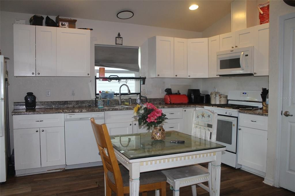 For Sale: $175,000 (3 beds, 2 baths, 1000 Square Feet)