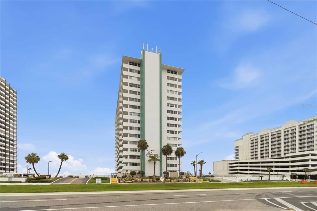 For Sale: $169,999 (1 beds, 1 baths, 796 Square Feet)