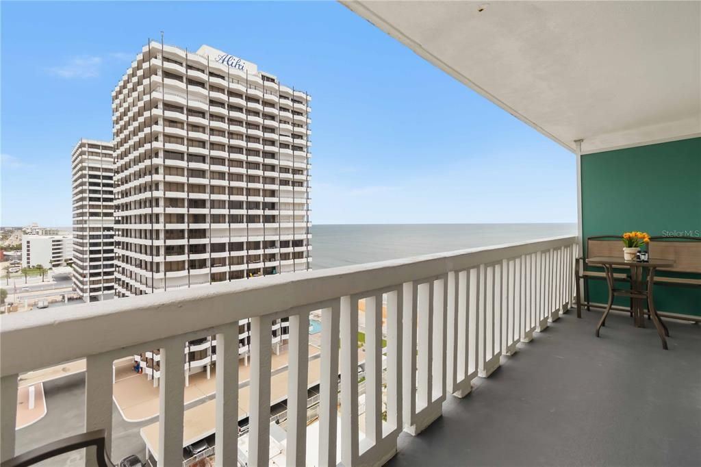 For Sale: $169,999 (1 beds, 1 baths, 796 Square Feet)