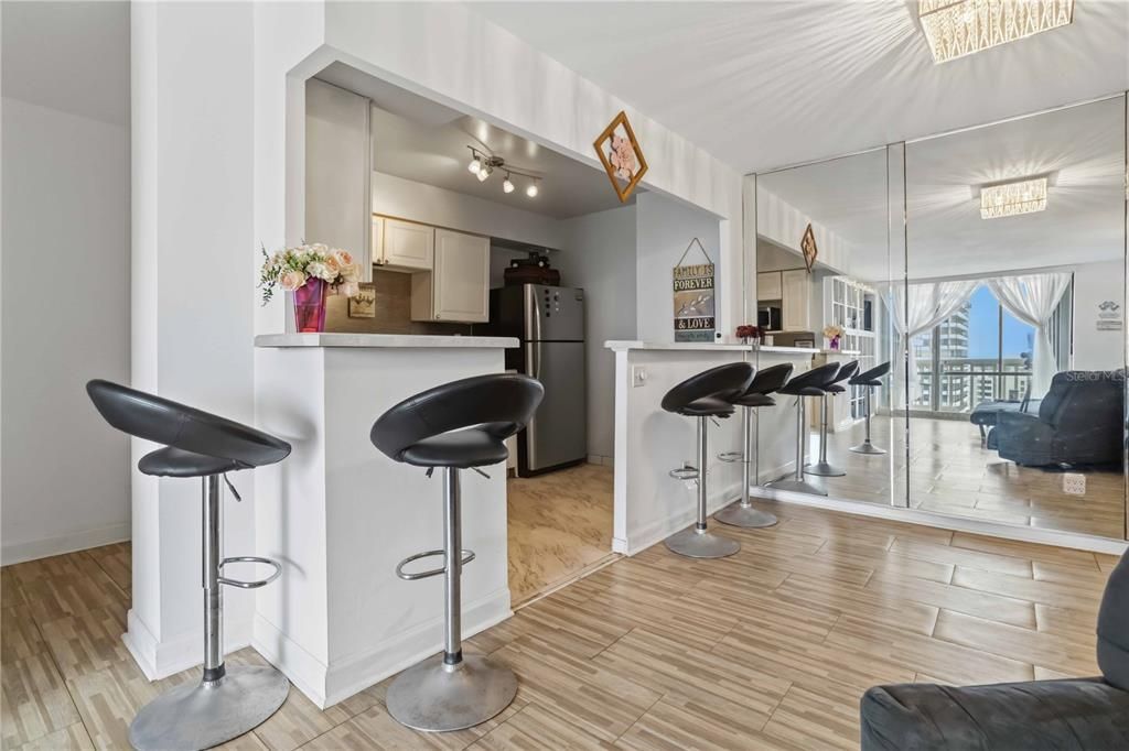 For Sale: $169,999 (1 beds, 1 baths, 796 Square Feet)