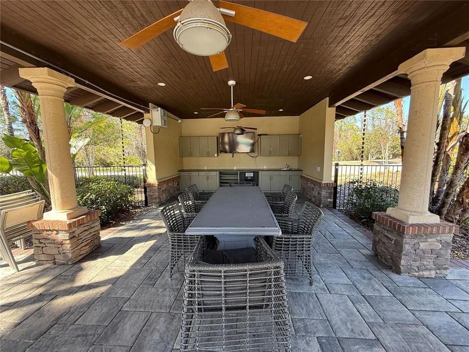 For Rent: $2,850 (3 beds, 2 baths, 2047 Square Feet)