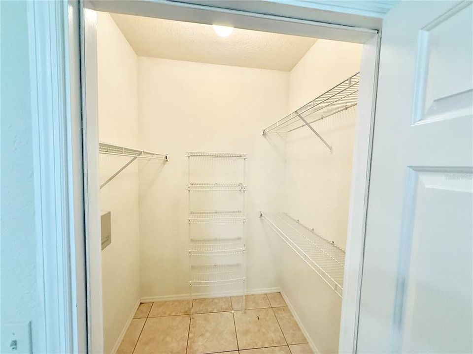 For Rent: $1,375 (1 beds, 1 baths, 674 Square Feet)