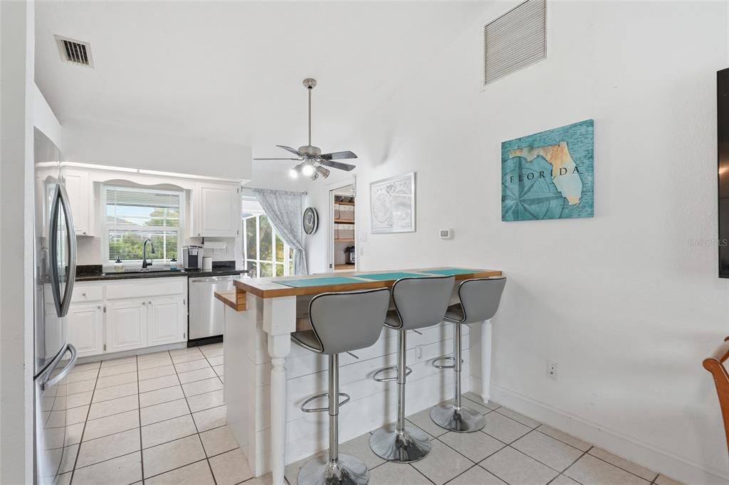 For Sale: $275,000 (2 beds, 2 baths, 1008 Square Feet)