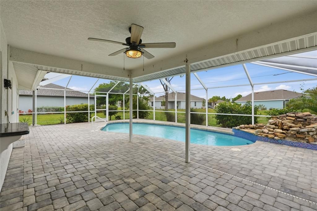 For Sale: $275,000 (2 beds, 2 baths, 1008 Square Feet)