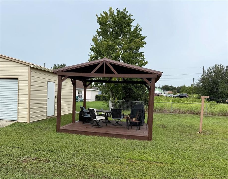 For Sale: $240,900 (3 beds, 2 baths, 1014 Square Feet)