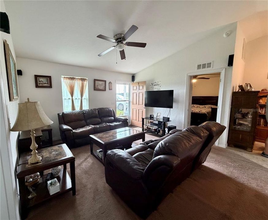 For Sale: $240,900 (3 beds, 2 baths, 1014 Square Feet)
