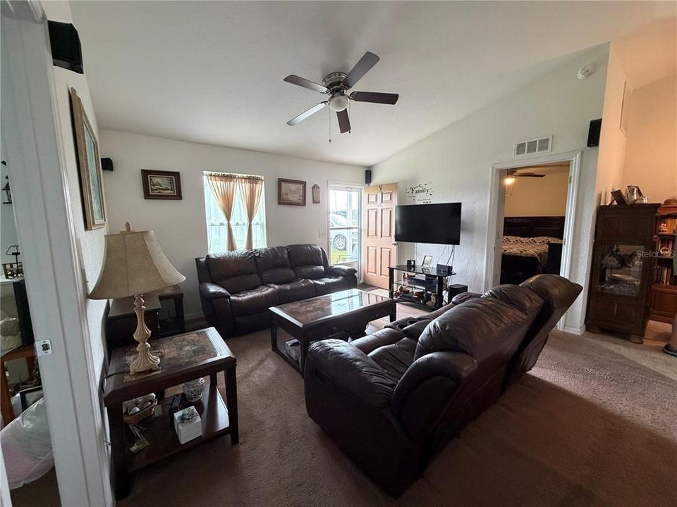 For Sale: $240,900 (3 beds, 2 baths, 1014 Square Feet)