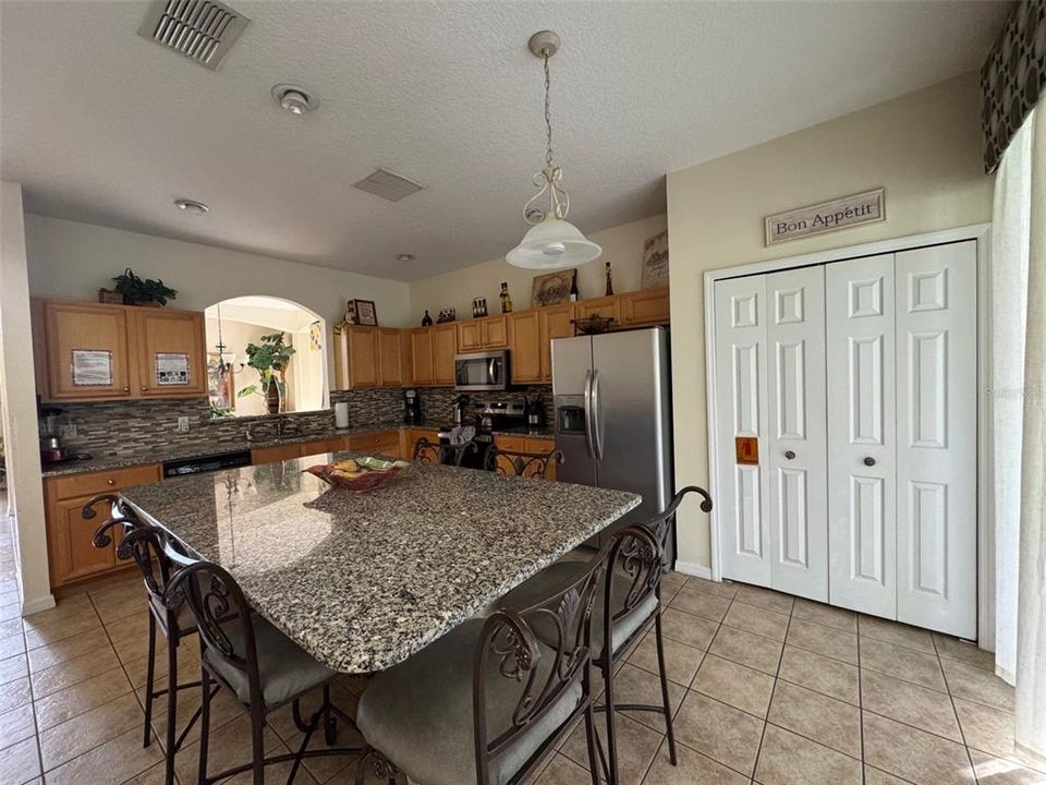 En Venta: $498,000 (8 camas, 5 baños, 2881 Pies cuadrados)