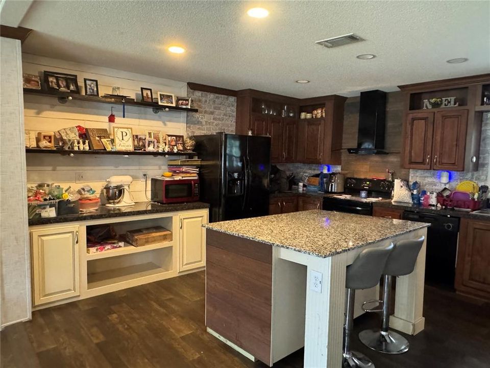 En Venta: $215,000 (3 camas, 2 baños, 1800 Pies cuadrados)