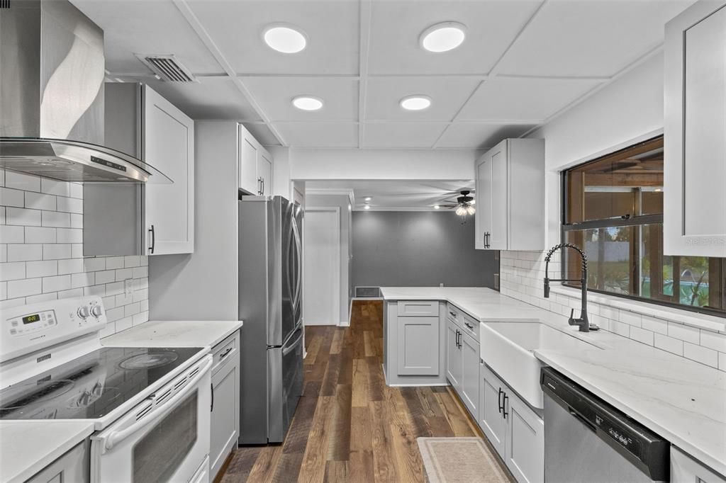 En Venta: $599,900 (4 camas, 2 baños, 2763 Pies cuadrados)