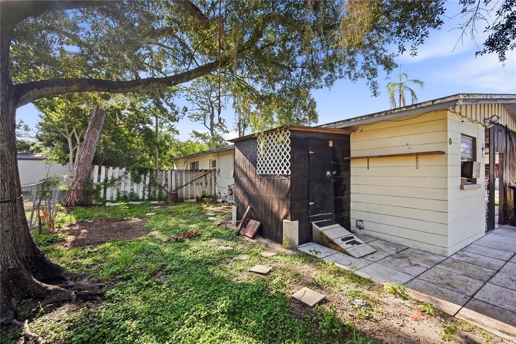For Rent: $1,300 (1 beds, 1 baths, 1056 Square Feet)