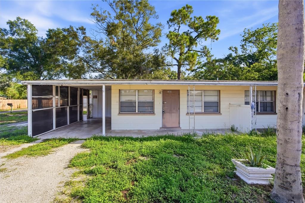 For Rent: $1,300 (1 beds, 1 baths, 1056 Square Feet)
