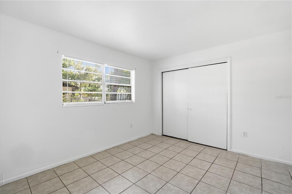 For Rent: $1,300 (1 beds, 1 baths, 1056 Square Feet)