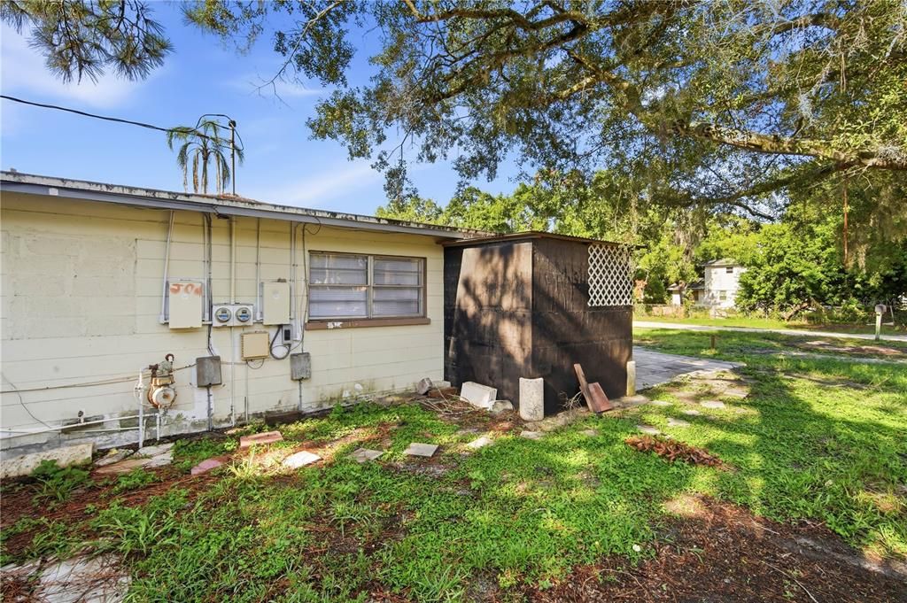 For Rent: $1,300 (1 beds, 1 baths, 1056 Square Feet)
