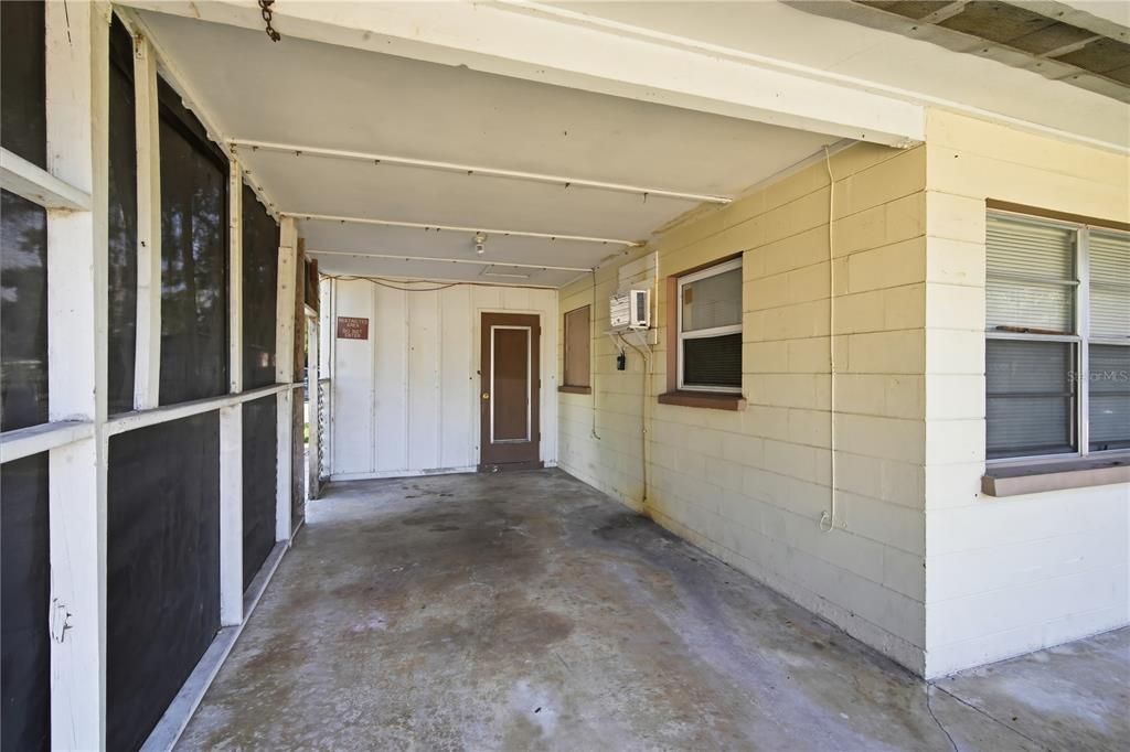 For Rent: $1,300 (1 beds, 1 baths, 1056 Square Feet)
