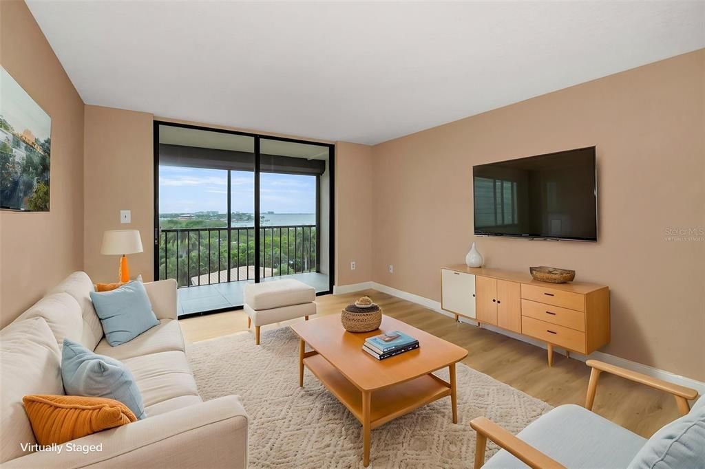 Activo con contrato: $319,500 (2 camas, 2 baños, 1030 Pies cuadrados)