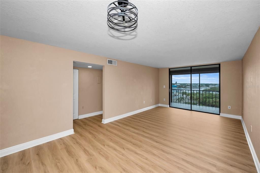 Activo con contrato: $319,500 (2 camas, 2 baños, 1030 Pies cuadrados)