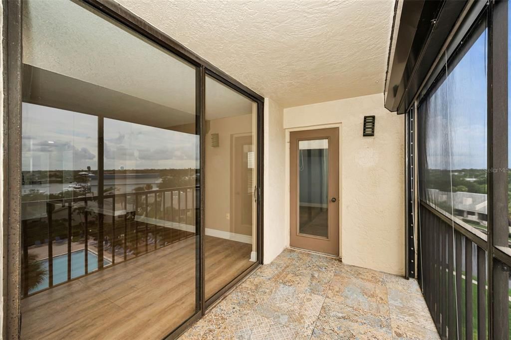 Activo con contrato: $319,500 (2 camas, 2 baños, 1030 Pies cuadrados)
