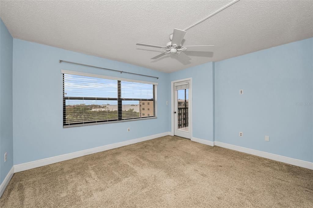 Activo con contrato: $319,500 (2 camas, 2 baños, 1030 Pies cuadrados)