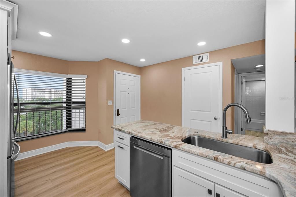 Activo con contrato: $319,500 (2 camas, 2 baños, 1030 Pies cuadrados)