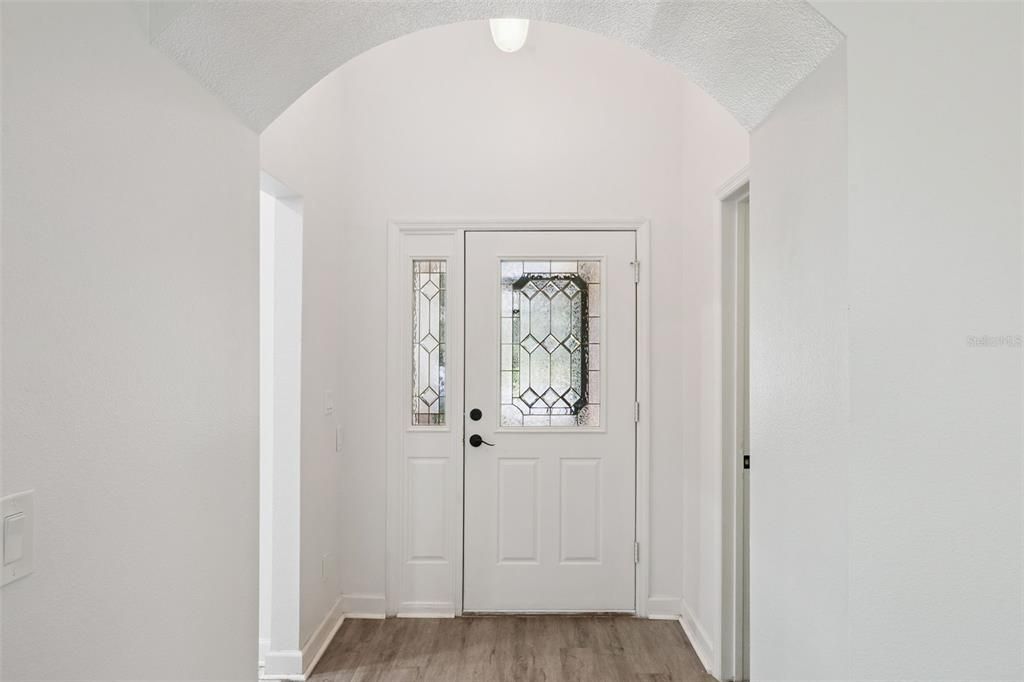 For Sale: $389,900 (3 beds, 2 baths, 1669 Square Feet)