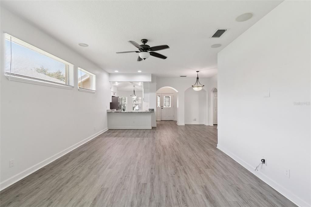 For Sale: $389,900 (3 beds, 2 baths, 1669 Square Feet)