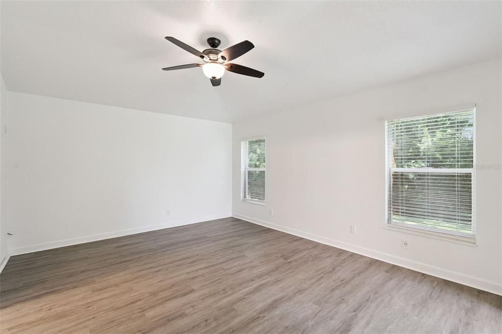For Sale: $389,900 (3 beds, 2 baths, 1669 Square Feet)
