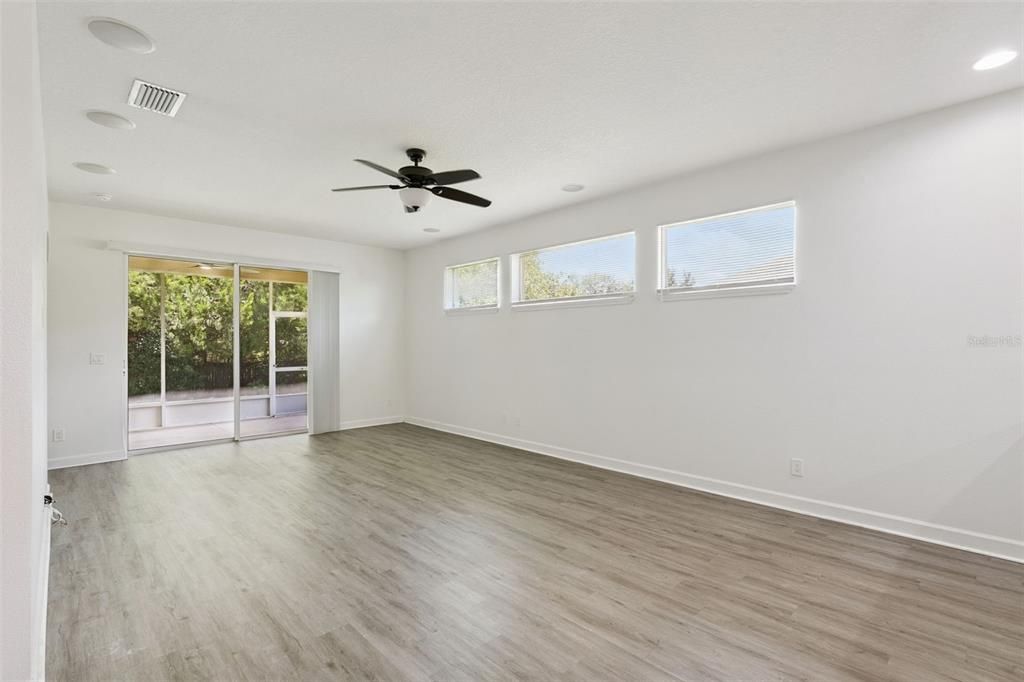 For Sale: $389,900 (3 beds, 2 baths, 1669 Square Feet)