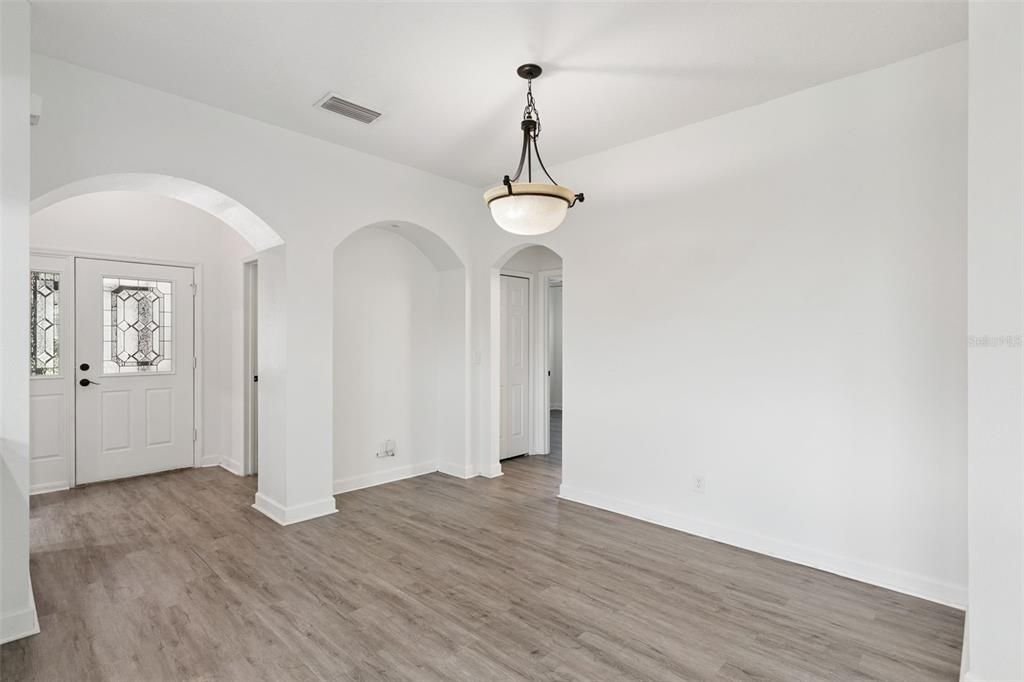 For Sale: $389,900 (3 beds, 2 baths, 1669 Square Feet)