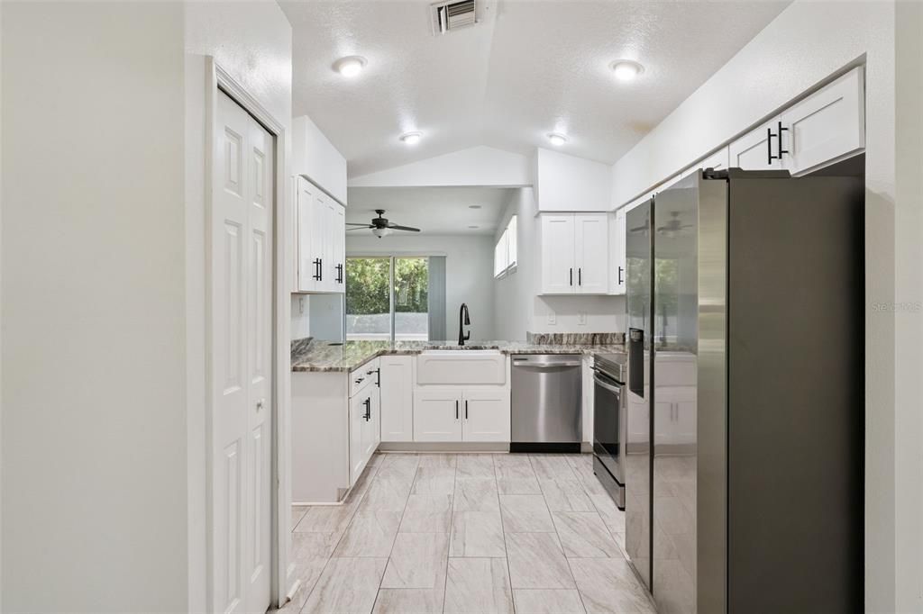 For Sale: $389,900 (3 beds, 2 baths, 1669 Square Feet)