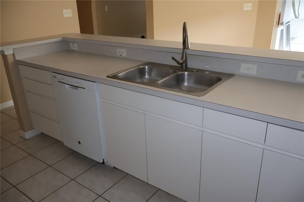 For Rent: $2,900 (3 beds, 2 baths, 1518 Square Feet)