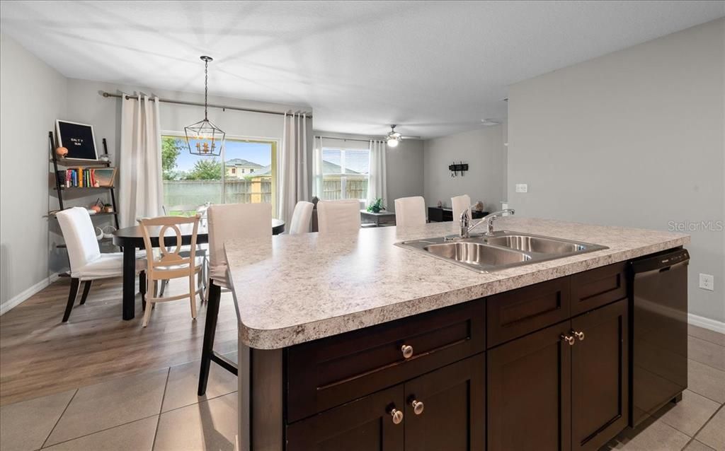 For Sale: $289,900 (4 beds, 2 baths, 1827 Square Feet)