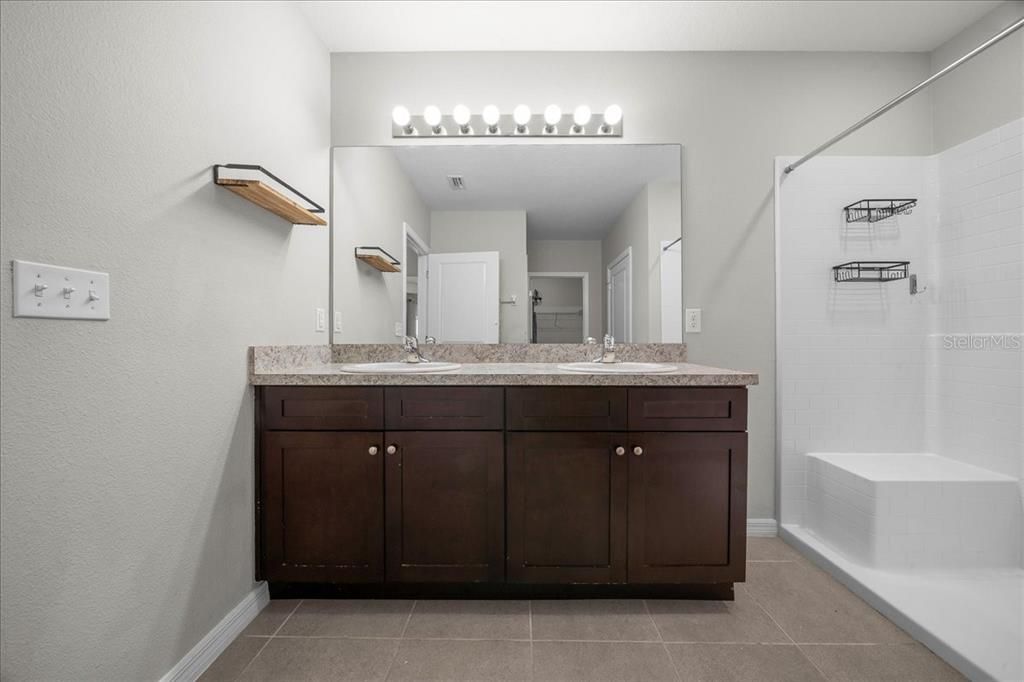 For Sale: $289,900 (4 beds, 2 baths, 1827 Square Feet)