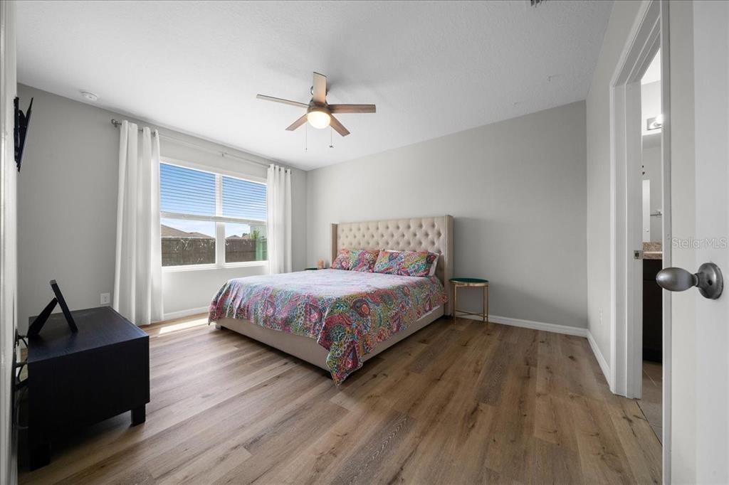 For Sale: $289,900 (4 beds, 2 baths, 1827 Square Feet)