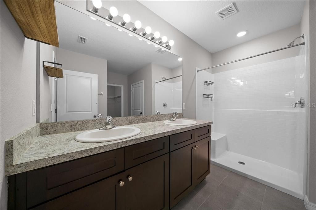 For Sale: $289,900 (4 beds, 2 baths, 1827 Square Feet)