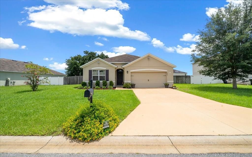 For Sale: $289,900 (4 beds, 2 baths, 1827 Square Feet)